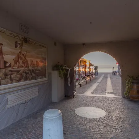 Fronte Di Garda, La Finestra Sull'acqua Lejlighed *
